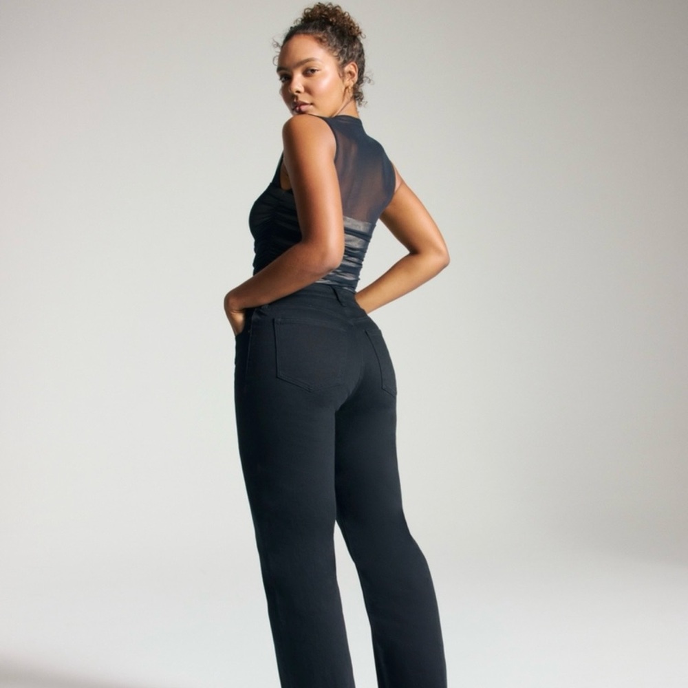 90’s Straight Leg Curve Love Jean